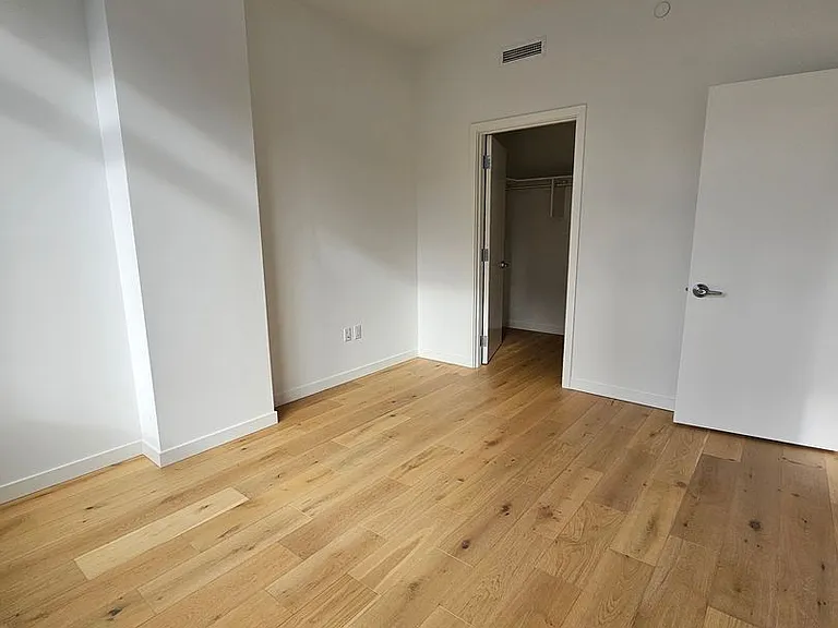 10232 NE 10th St #910 — Photo 4