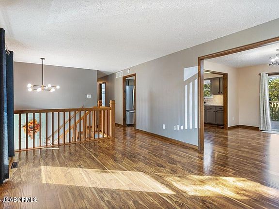 2nd image of 2904 Fairview Cir
