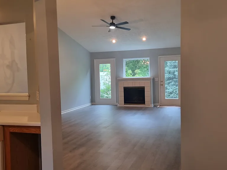210 Elmwood Dr — Photo 3
