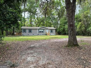 1494 Lake Dr, Midway, GA 31320