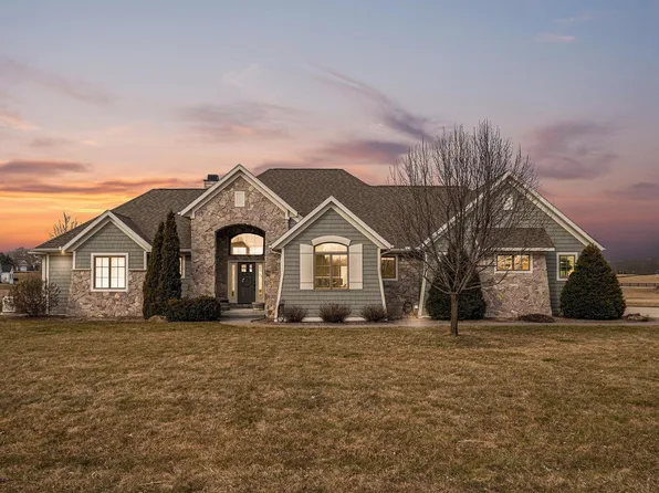11318 Fishers Pond, Middlebury, IN 46540