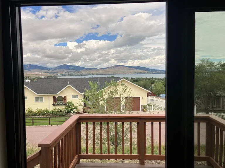 1002 Hillside Ct — Photo 7
