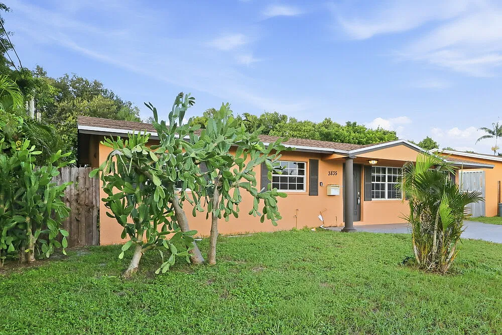 4 bed, 2.0 bath, 1344 sqft, $2,695 — Photo 3
