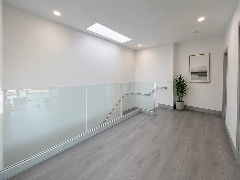 14954 Sherman Way #207 — Photo 8