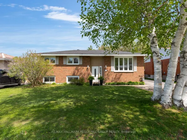 32 Kerr Dr, Penetanguishene, ON L9M 1H6