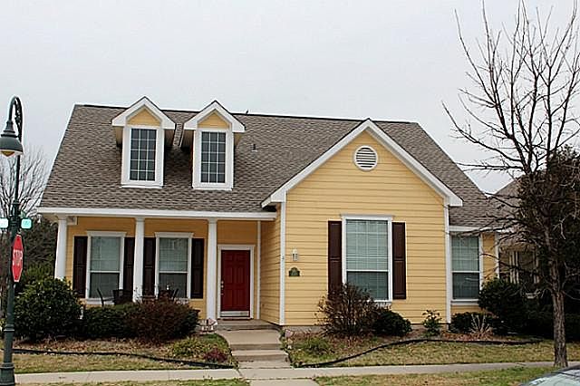 1st image of 1005 Elm Dr