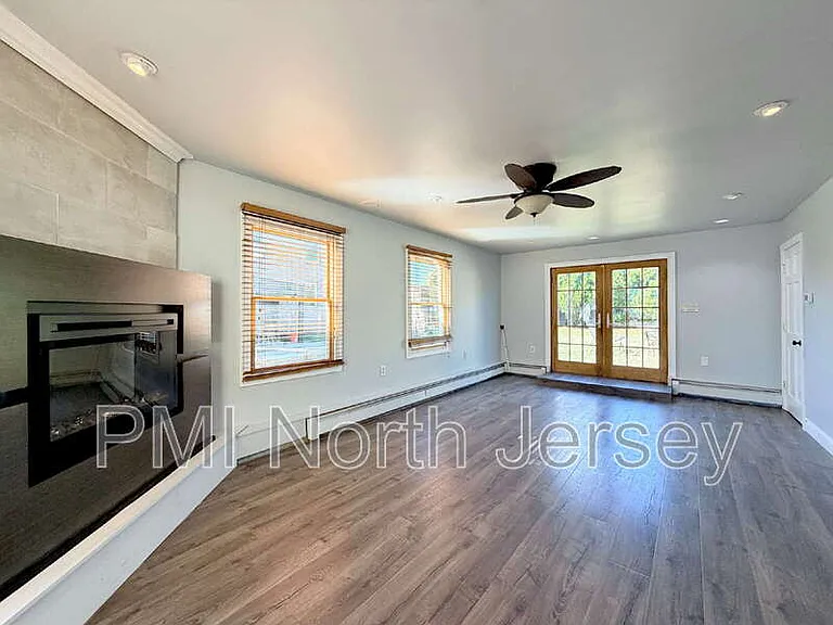 227 Washington Ave — Photo 9