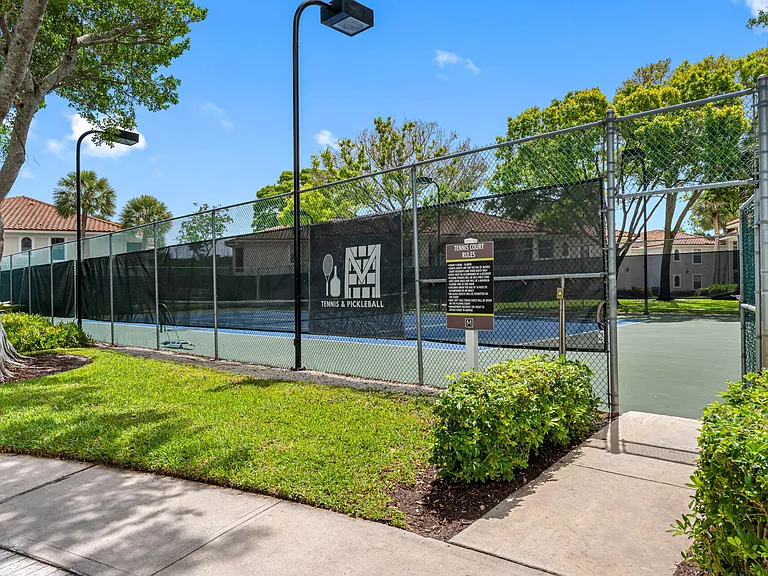 Mizner Court — Photo 35
