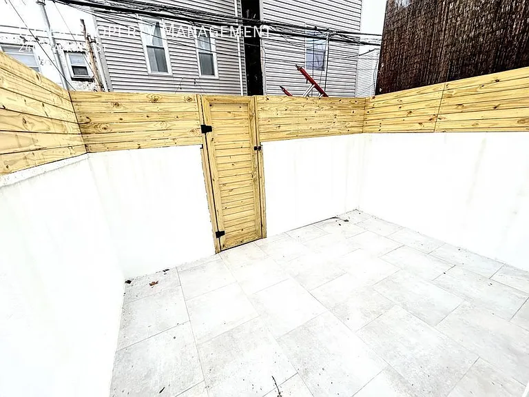 246 Watkins St — Photo 20