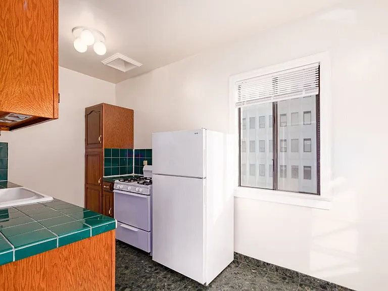 Evanston Apartments — Photo 6