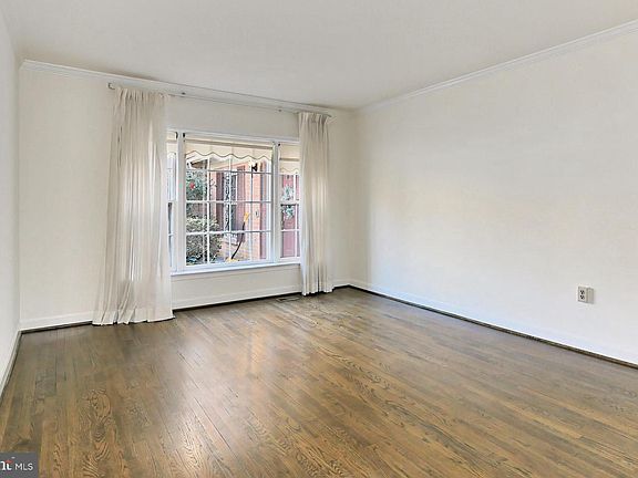 4th image of 3047 Federal Hill Dr