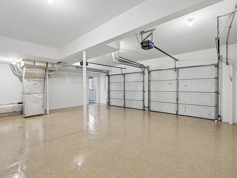 604 Clayborne Ct — Photo 46