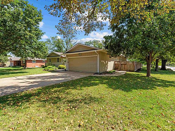 2nd image of 525 Camden Dr