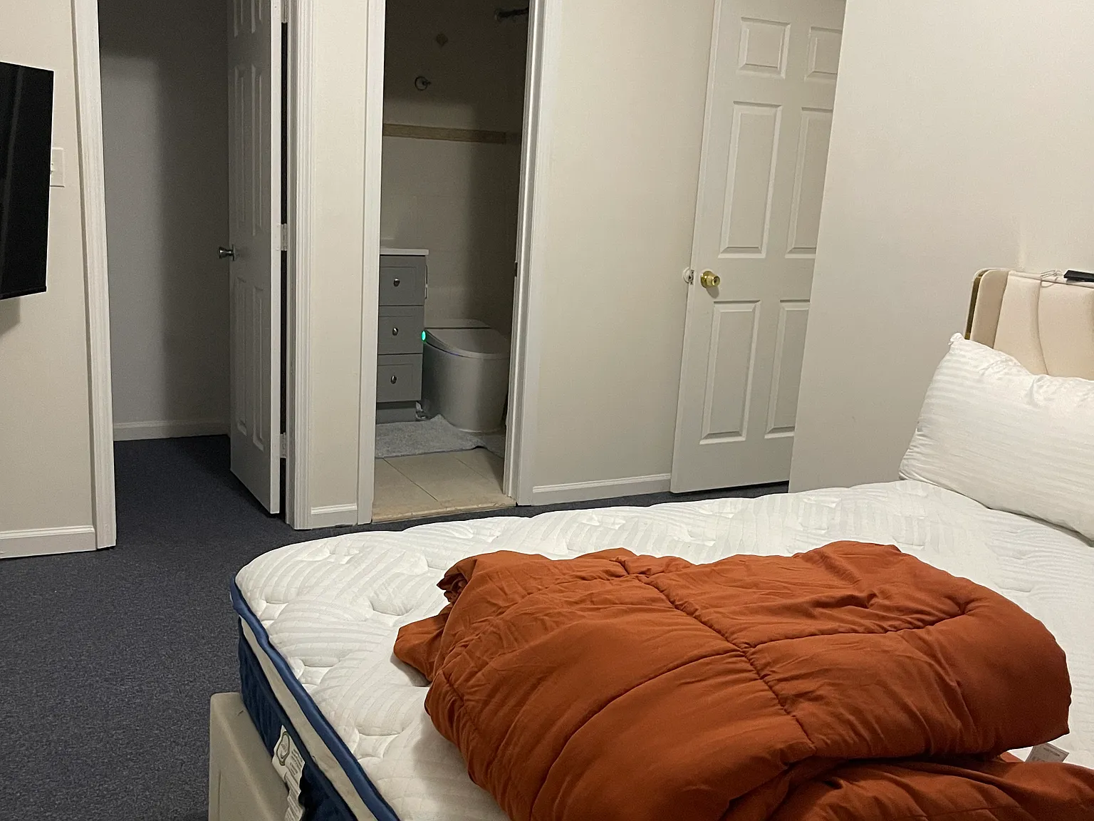 3 bed, 1000 sqft, $4,000 — Photo 4