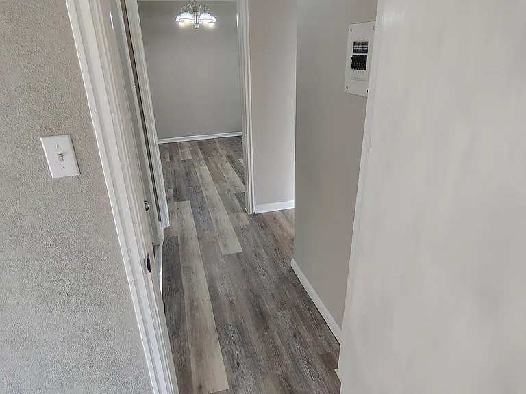 625 W Avenue D — Photo 12