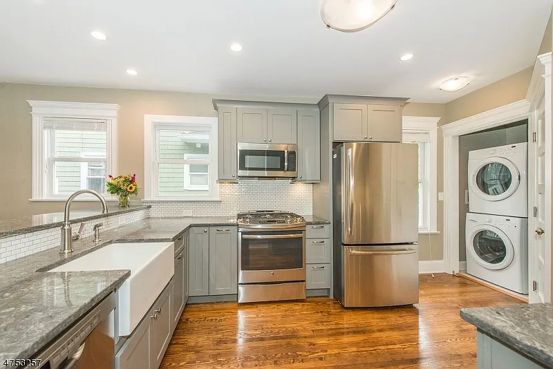 2 bed, 1.0 bath, $3,500 — Photo 4