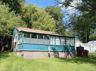 441 Peninsula Dr, Columbiaville, MI 48421