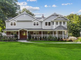 12 Crestwood Dr, Northport, NY 11768