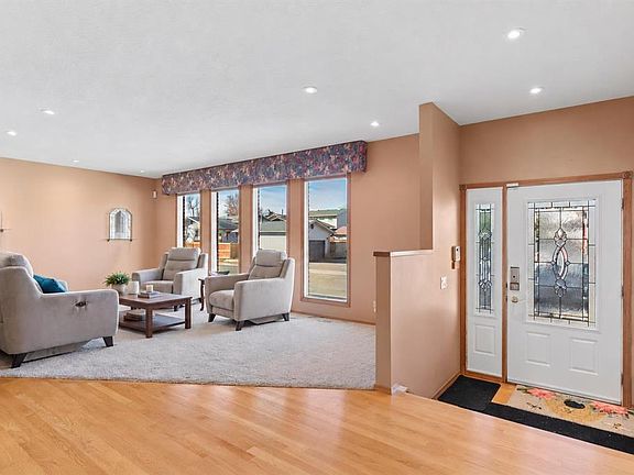 2nd image of 4316 W 53rd St NE