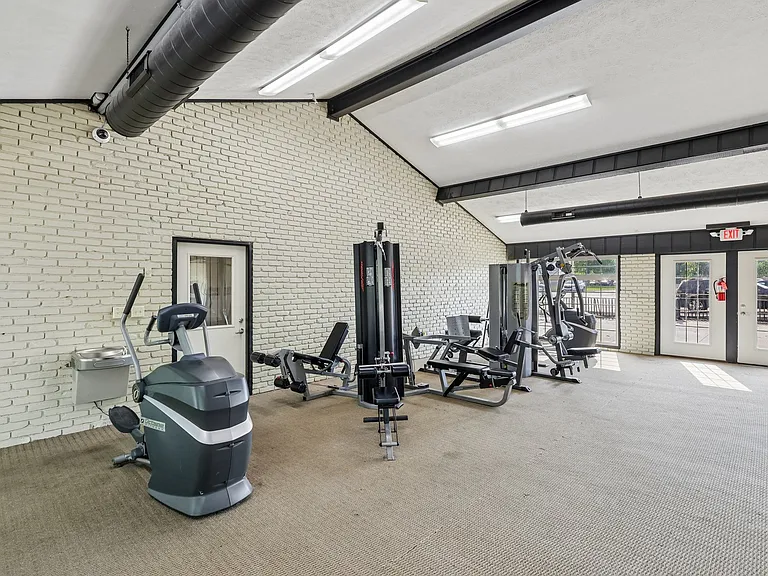 Columbus Park Apartments — Photo 20