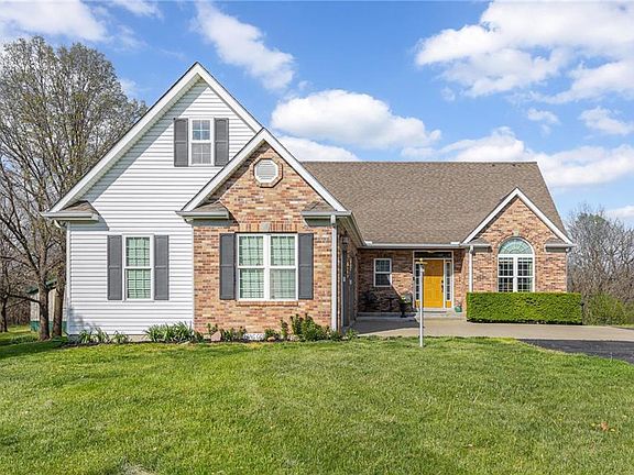 5th image of 8 Asher Ln