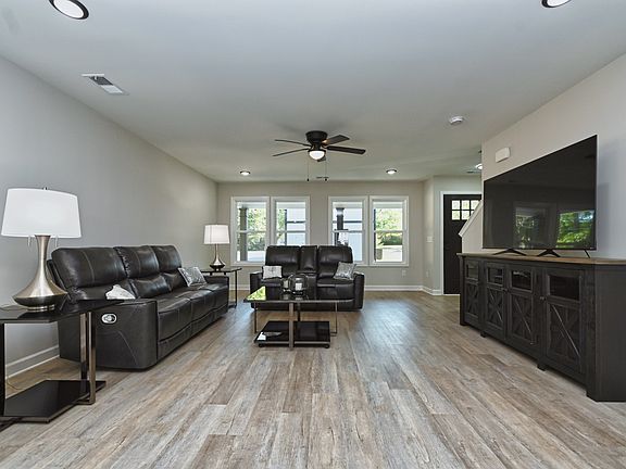 4th image of 146 N Trigg Ave #120