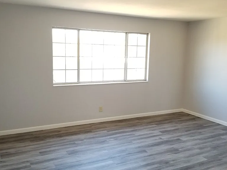 1140 Jones St — Photo 7