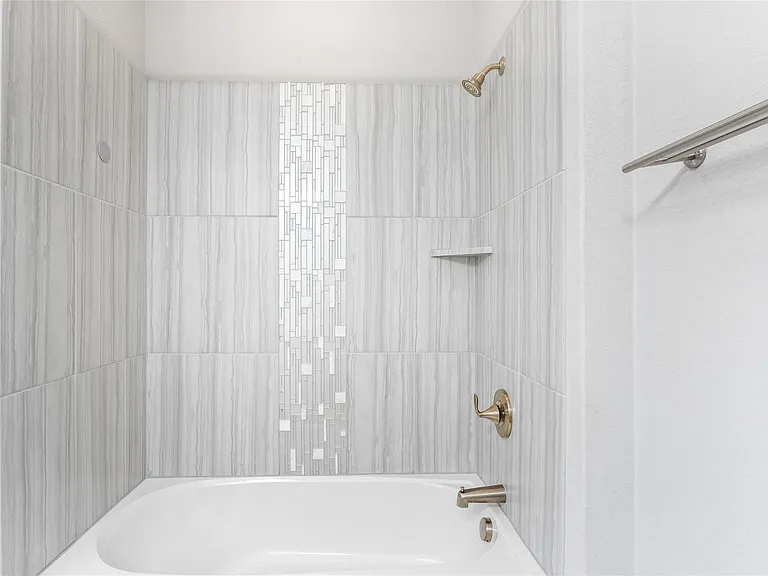 2904 Redbud Ln — Photo 21