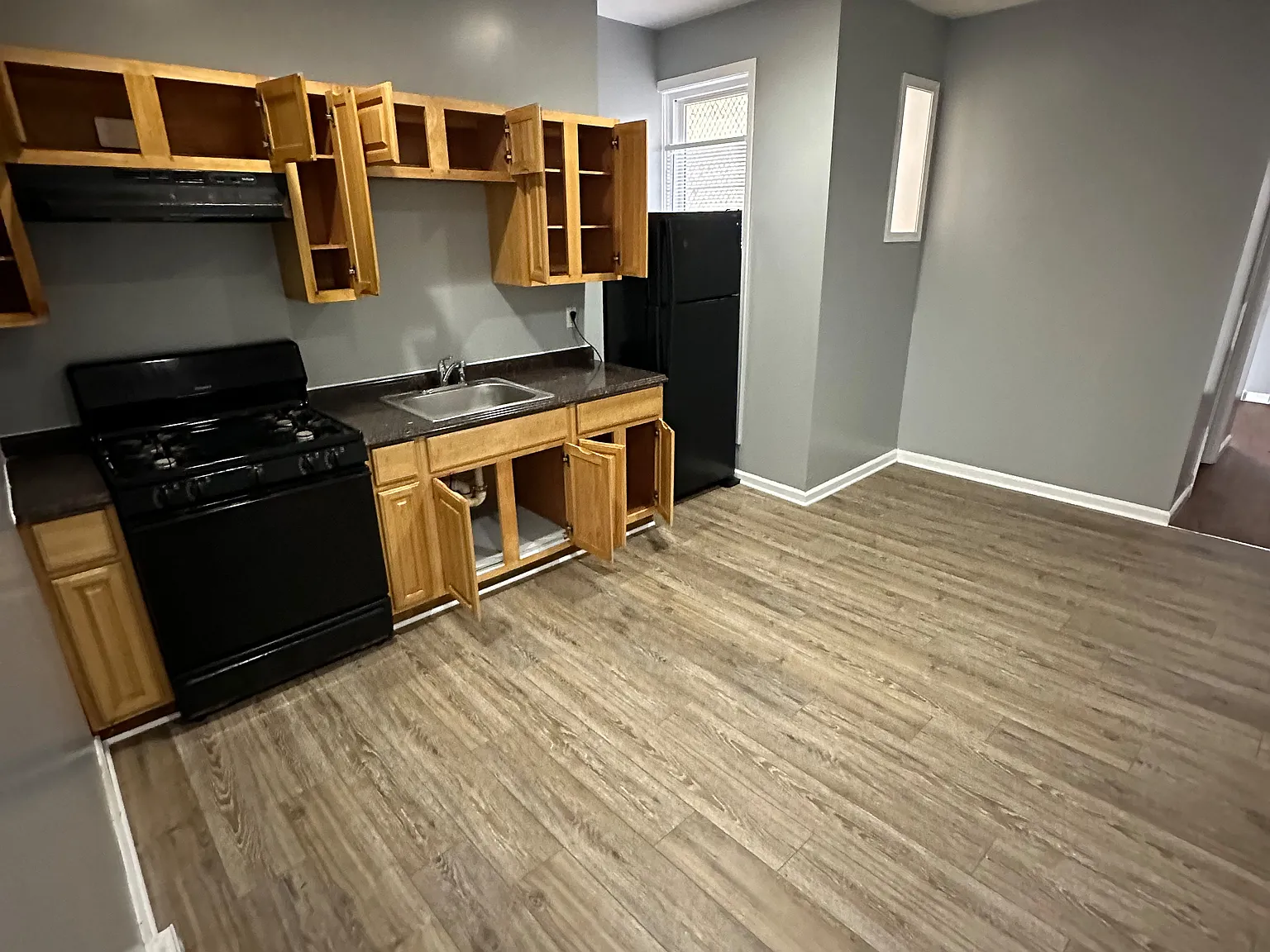 3 bed, 1.5 bath, $1,800 — Photo 2