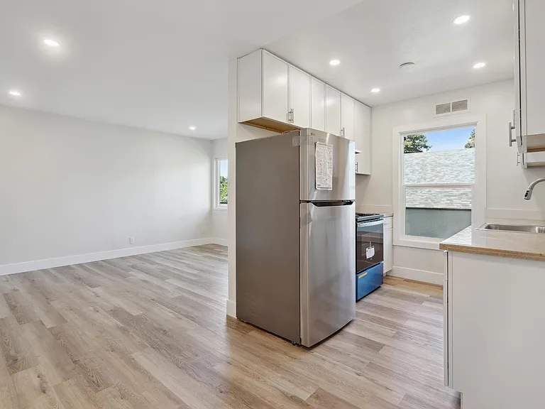 3441 Laguna Ave #2 — Photo 22