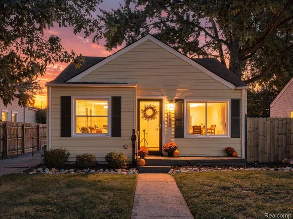 2120 Barrett Ave, Royal Oak, MI 48067