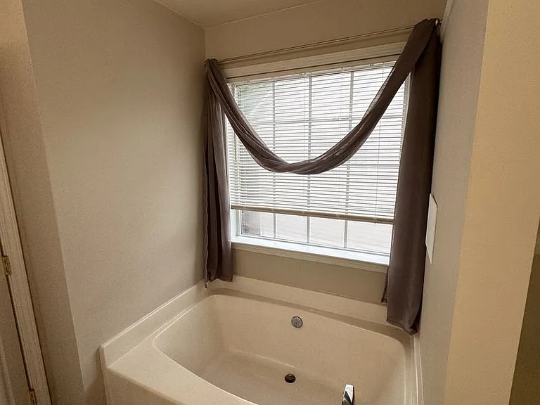 6074 Brookmere Ln SW — Photo 7