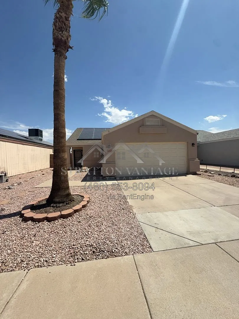 4 bed, 2.0 bath, 1444 sqft, $2,300 — Photo 2