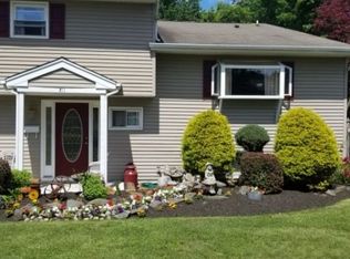 211 Woodmere St, Raritan, NJ 08869