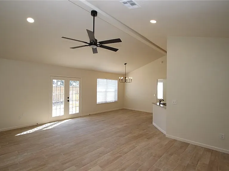1601 SE Audry Ln — Photo 2