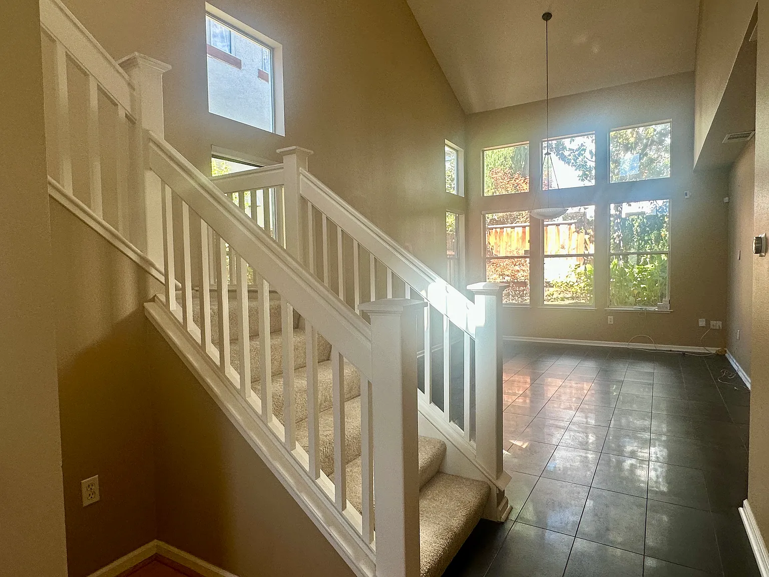 3 bed, 1689 sqft, $4,800 — Photo 2