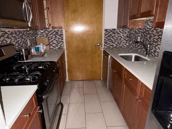 50 Oak St, Bayonne, NJ