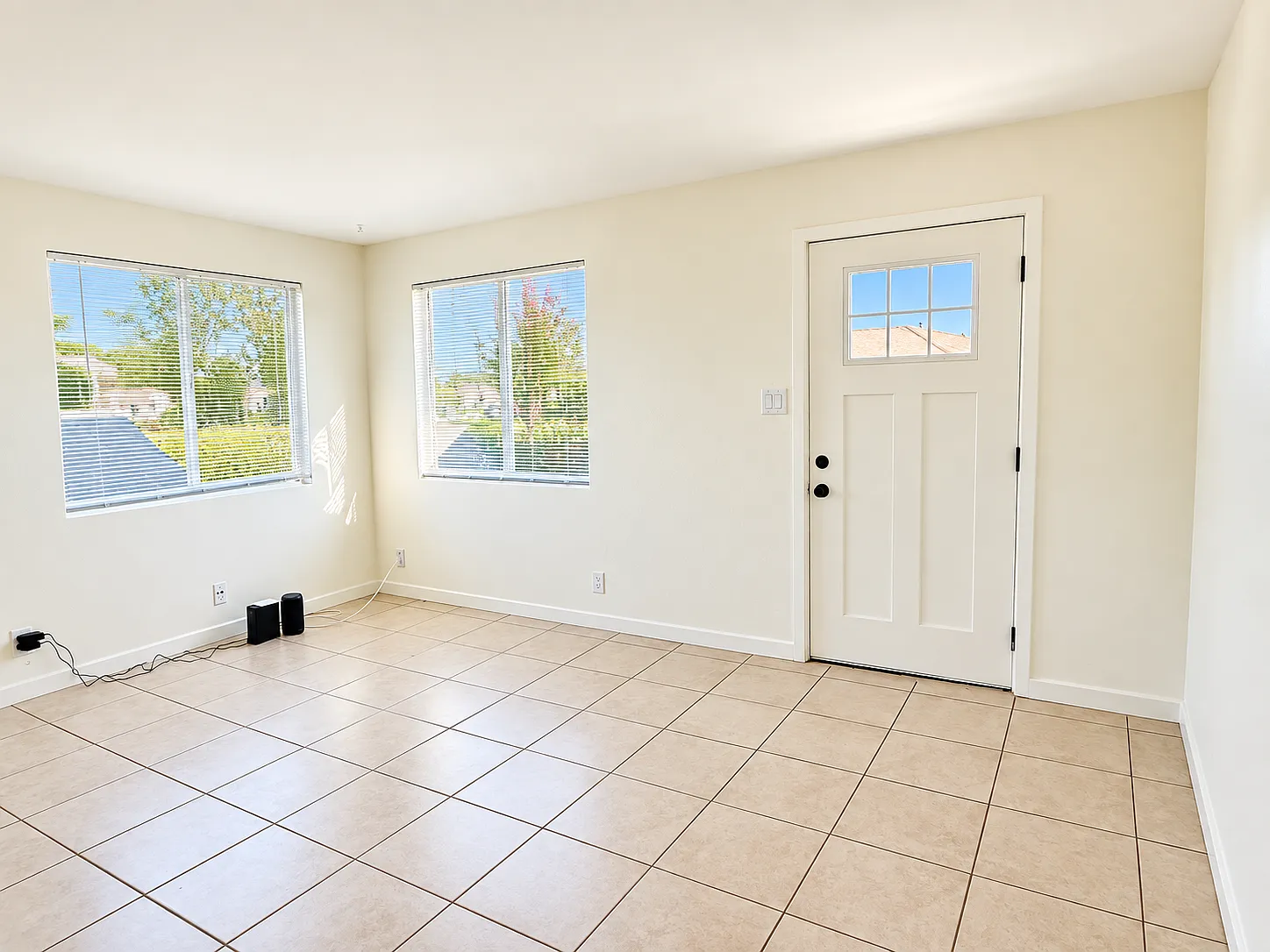 3 bed, 1105 sqft, $3,295 — Photo 2