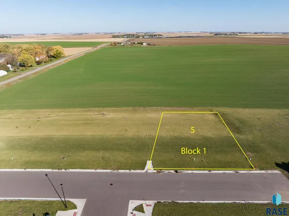 1403 Castle St, Larchwood, IA 51241