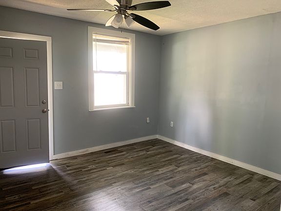 2nd image of 815 Villa Ave