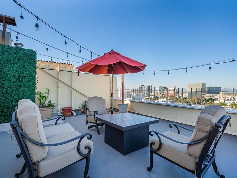 Chateau Nob Hill Apartments — Photo 19