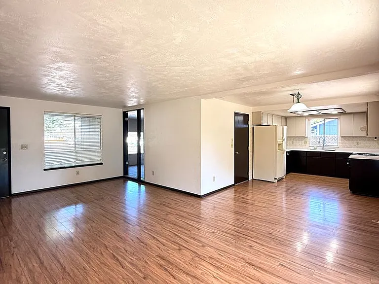 2900 Terr Mont Loop — Photo 3