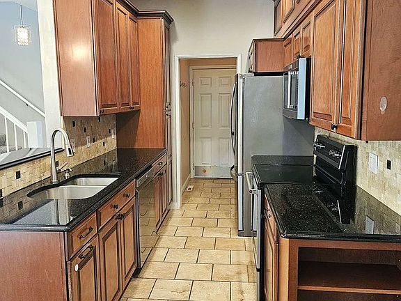 5th image of 2160 NW Pacific Elm Dr