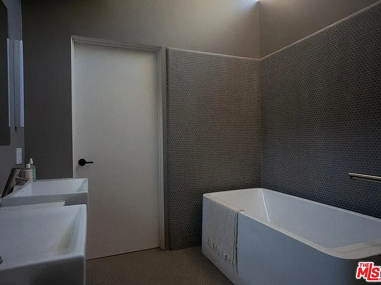 8870 Wonderland Ave — Photo 13