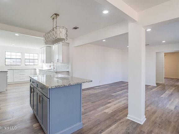 4th image of 200 Larosa Rd