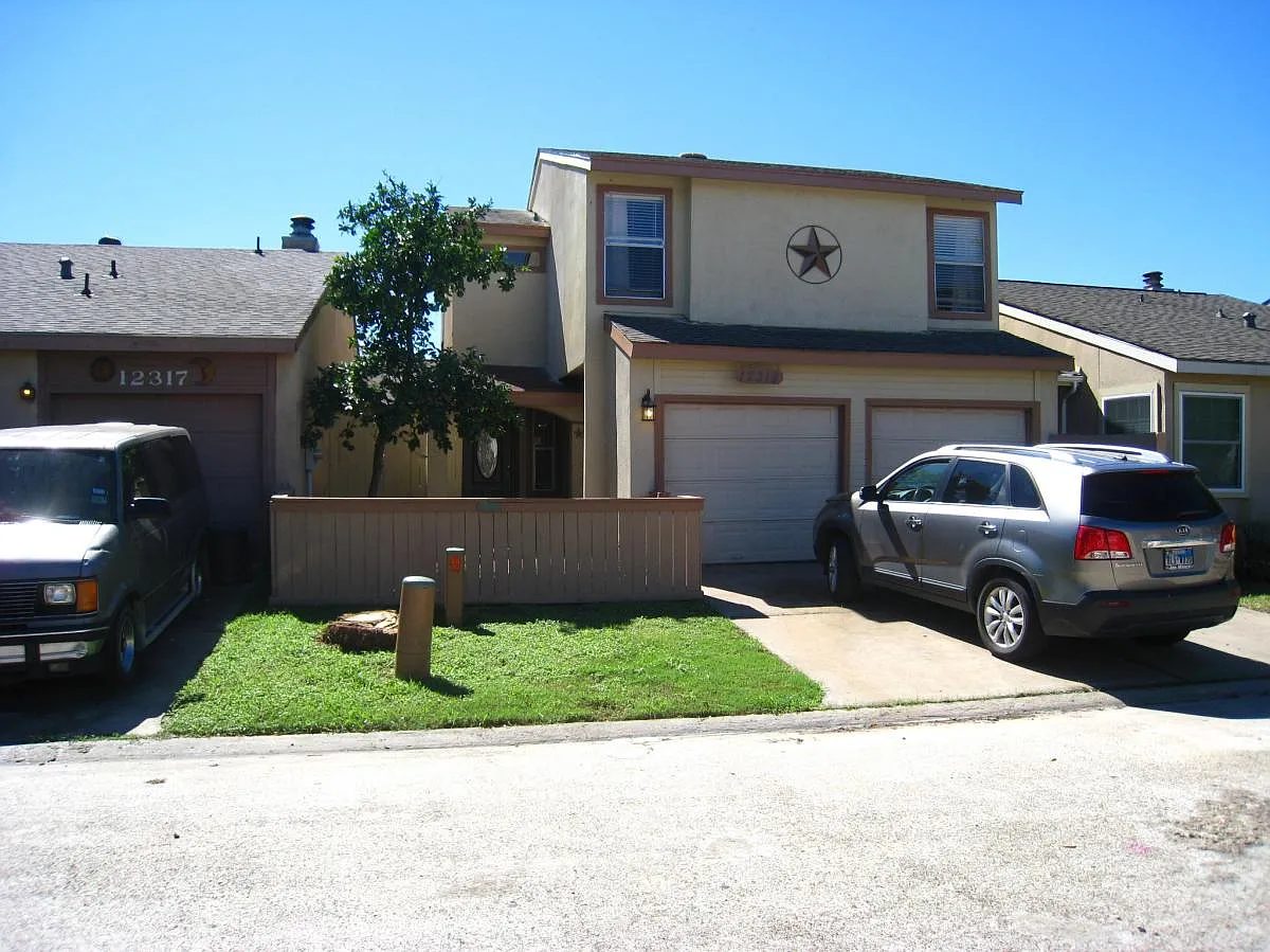 3 bed, 1364 sqft, $1,700 — Photo 1