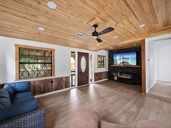 5th image of 304 Sunrise Dr