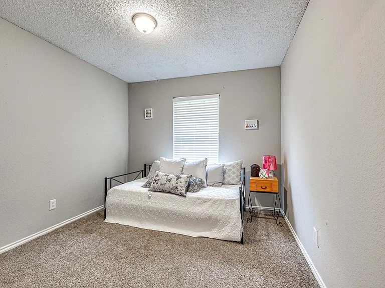 Windsor Place Townhomes — Photo 13