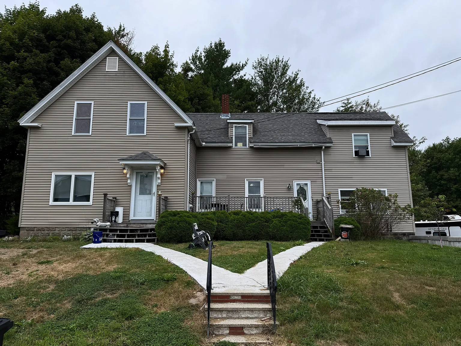 3 bed, 1128 sqft, $1,900 — Photo 1