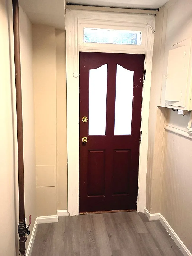 Modern Capitol Hill Location Basement Newly Renovated Unit with 1 Bedroom, 1 Bathroom, — Photo 2